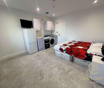 Annex, Floriston Avenue, UB10 - Photo 2