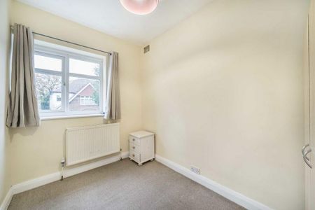 4 bedroom semi-detached house to rent - Photo 2