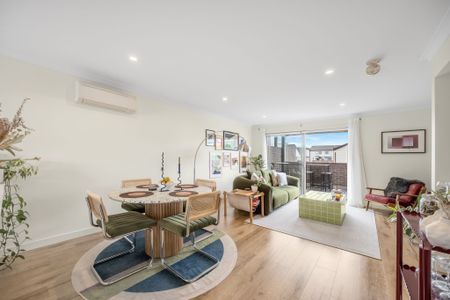 8/8 Henry Kendall Street, Franklin ACT 2913 - Townhouse For Rent | Domain - Photo 3