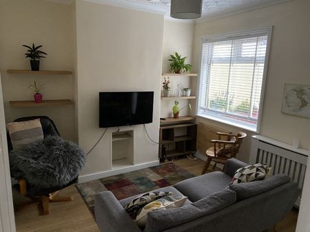 3 Bed Semi-Detached House, Tintern Avenue, BS5 - Photo 2