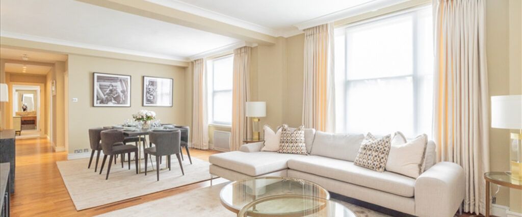 Elegant Three Bedroom Apartment with Gated Garden Access – Hill Street, Mayfair, W1J 5LZ - Photo 1