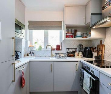 Royal Court, Hume Way, Ruislip, HA4 - Photo 1