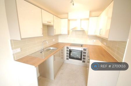 2 bedroom flat to rent - Photo 4