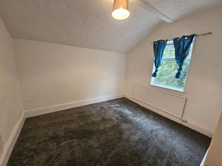 3 Bed Terraced House, Hugh Oldham Drive, M7 - Photo 5