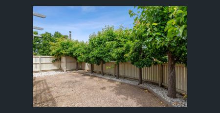 Chic, Low Maintenance Living - Photo 3