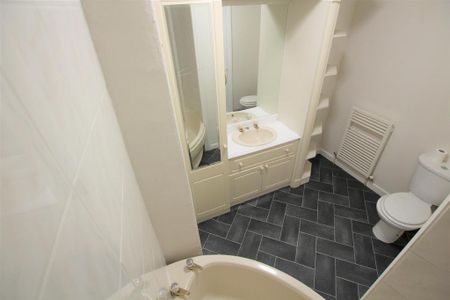 1 bedroom in a house share to rent - Photo 3