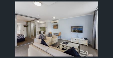 Spacious Furnished Apartment with an Expansive Private Terrace - Photo 3
