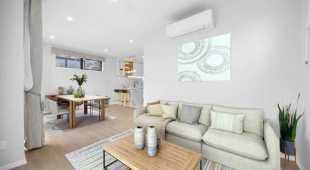 Stylish 3 Bed 2 Bath in Farm Cove - Photo 5