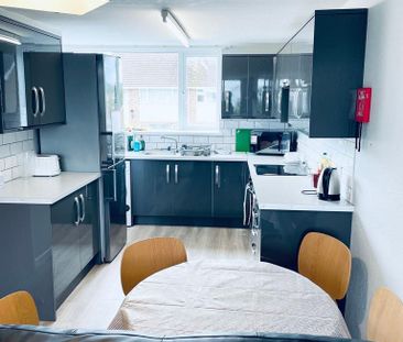 6 bedroom house to rent - Photo 4