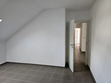 Moderne Dachgeschosswohnung in ruhiger Lage - Photo 3