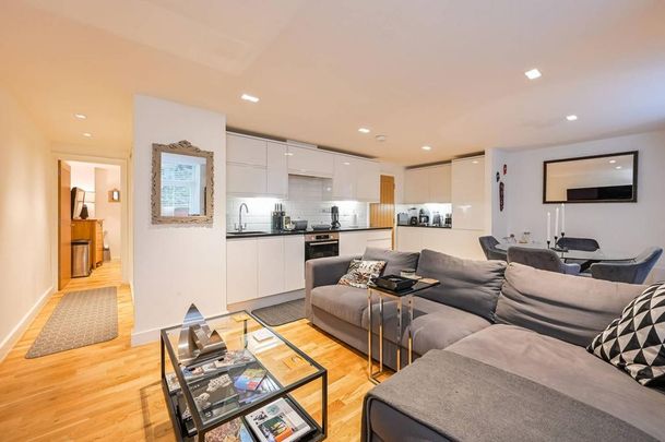 2 bedroom flat to rent - Photo 1