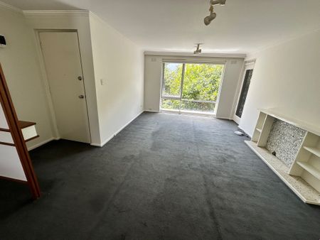 Freshly painted and spacious two bedroom apartment - Photo 3