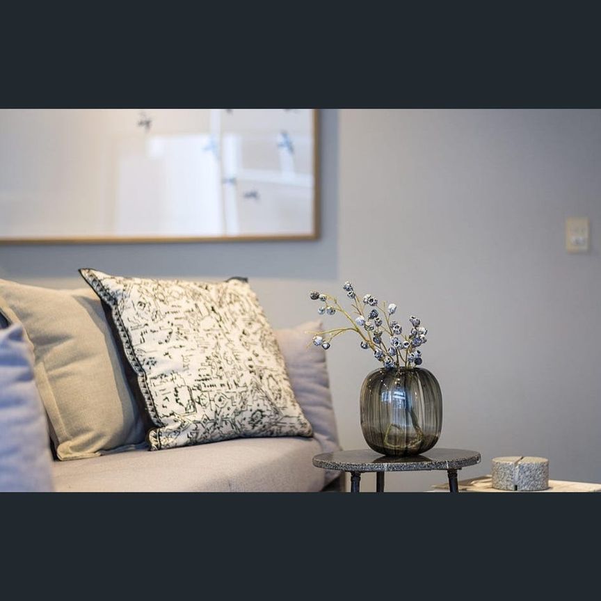 Prime St Leonards 1 bedroom Apartment | Walk to Station & Dining - Photo 1