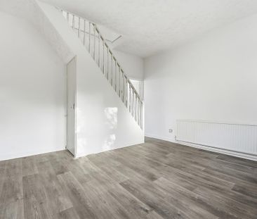 2 bedroom terraced house to rent - Photo 2