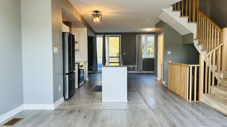 For Lease - 114 Blue Forest Crescent, Barrie, Ontario - Photo 4