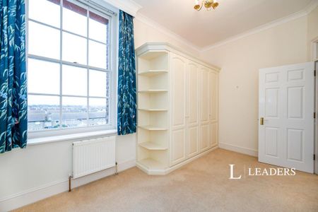 3 bedroom flat to rent - Photo 4