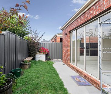 10 Colonial Way, - Photo 4