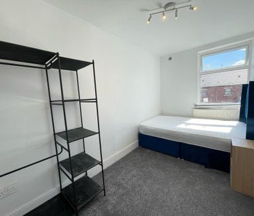 3 bedroom terraced house to rent - Photo 3