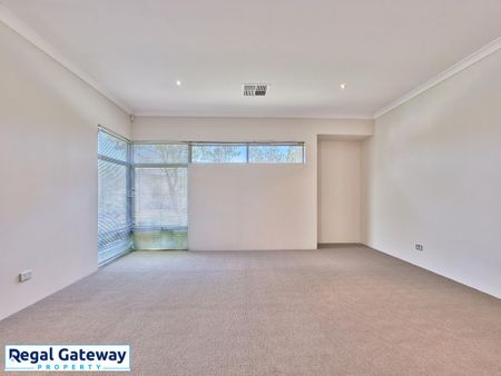 31 Aubin Grove Link, AUBIN GROVE WA 6164 - Photo 4