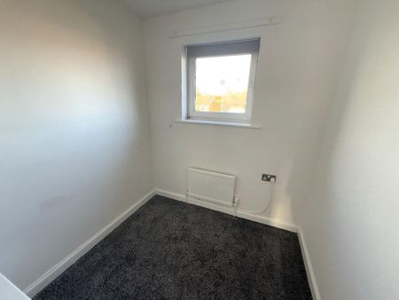 3 bedroom end of terrace house to rent - Photo 3