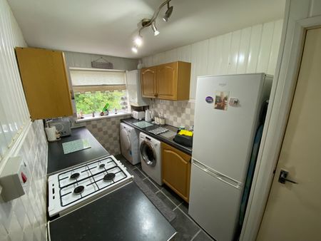 2 Bed Maisonette, Standhill Road, NG4 - Photo 3