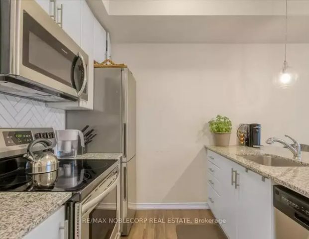 Beautifully Reno'd 2 Bed/ 2 Bath Townhouse Unit | 32 Fieldway Road, Toronto - Photo 1