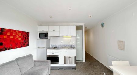 Two Bedrooms in Town - Photo 5