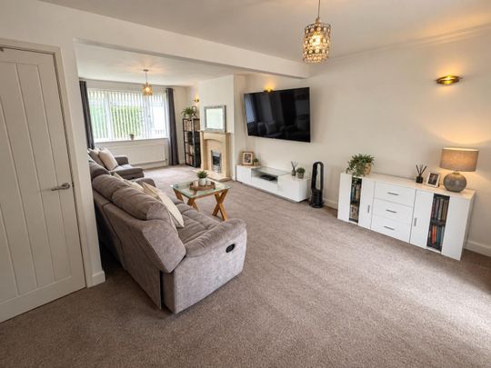 Aldbury Rise, Allesley Park, Coventry - Photo 1