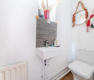 3 bedroom detached house to rent - Photo 2