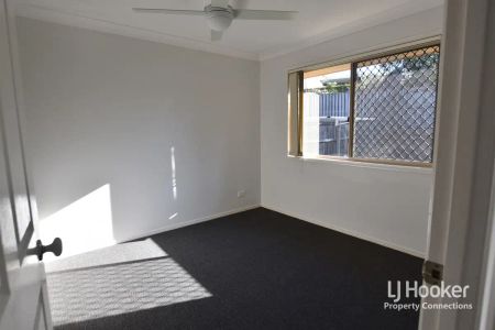 “4 BEDROOM HOUSE LOCATED IN A QUIET STREET” - Photo 4