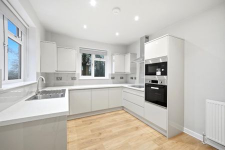 4 bedroom detached house to rent - Photo 5