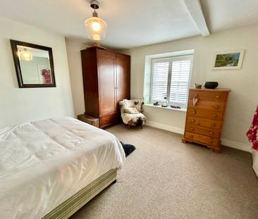 3 bedroom Delightful Three Bedroom House to rent - Photo 3