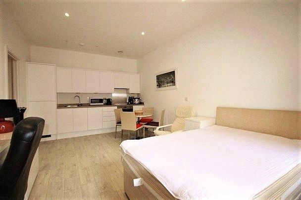 Studio to rent - Photo 1