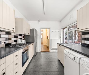 Room in a Shared House, Lakehall Road, CR7 - Photo 6