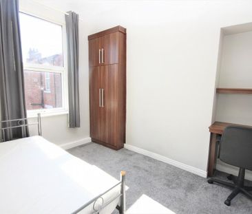 4 bedroom terraced house to rent - Photo 2