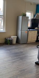 6 bedroom flat to rent - Photo 3