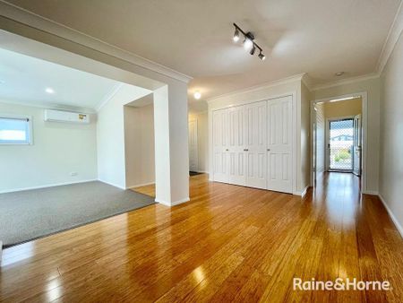 LARGE IMMACULANT HOME - Photo 2