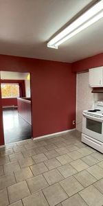 Cozy 3-Bedroom Suite Near UVic – $1850 + Utilities - Photo 4