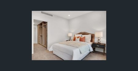 Luxury 3 Bedroom Apartment - Photo 3