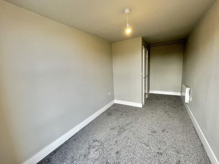 2 bedroom mews to rent - Photo 4