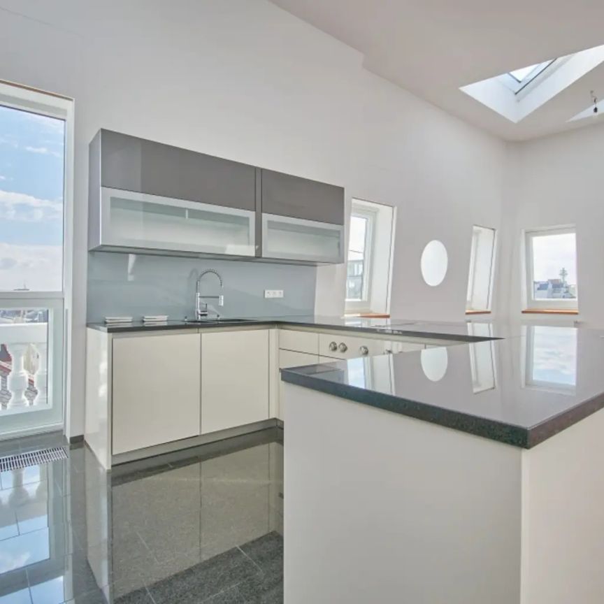 TRAUMHAFTE DG-WOHNUNG MIT BLICK AUF DIE KARLSKIRCHE! - Foto 1