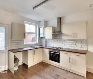 3 bedroom terraced house to rent - Photo 3