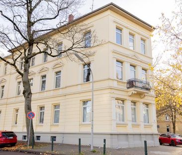 Frisch sanierte 4-Zimmer Altbauwohnung in Bahnhofsnähe - Photo 1