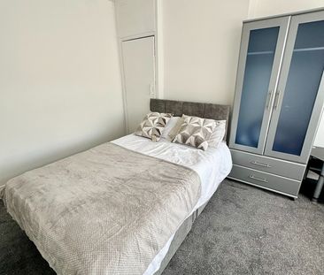 Room in a Shared House, Lawrence Avenue, E12 - Photo 4