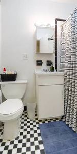 1 BEDROOM + 1 BATHS / Lovely KITSILANO Location. - Photo 3