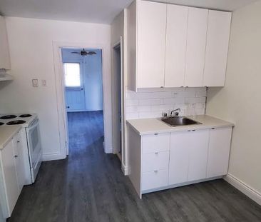 Joli studio meublé ( 2 ½ avec Chambre fermée ) en plein cœur de Ros... - Photo 1