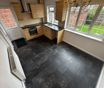 3 bed Semi-Detached - To Let - Photo 5