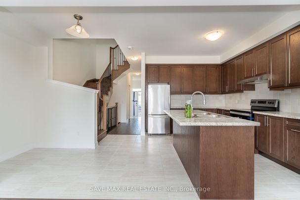 For Lease - 1082 Thompson Drive, Oshawa, Ontario - Photo 1