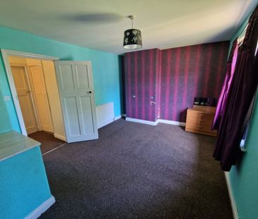 Heckmondwike Road, Dewsbury, West Yorkshire, WF13 - Photo 3