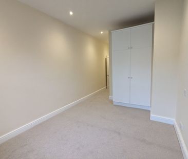 2 Bed Flat, Westover Road, SW18 - Photo 5